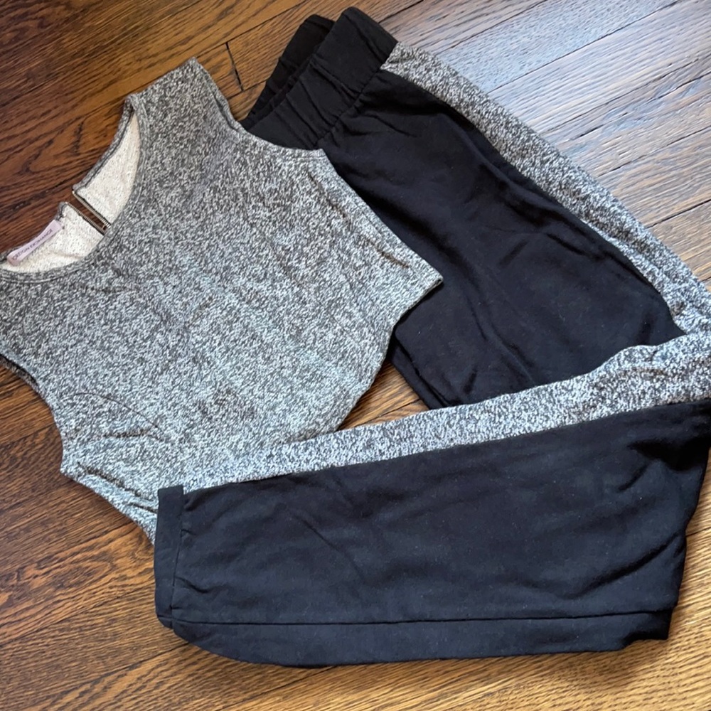 Jogger outfit , sweatsuit